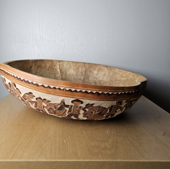 Vintage Large Hand Carved Peruvian Gourd Folk Art Bowl - Picture 13 of 13